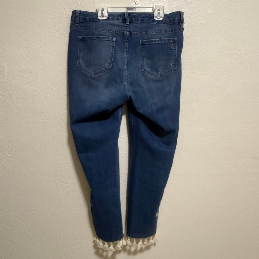 Vintage America Blues Boho Capri Jeans Embroidered Tassel Hem Blue Size 12/31 - Picture 13 of 16